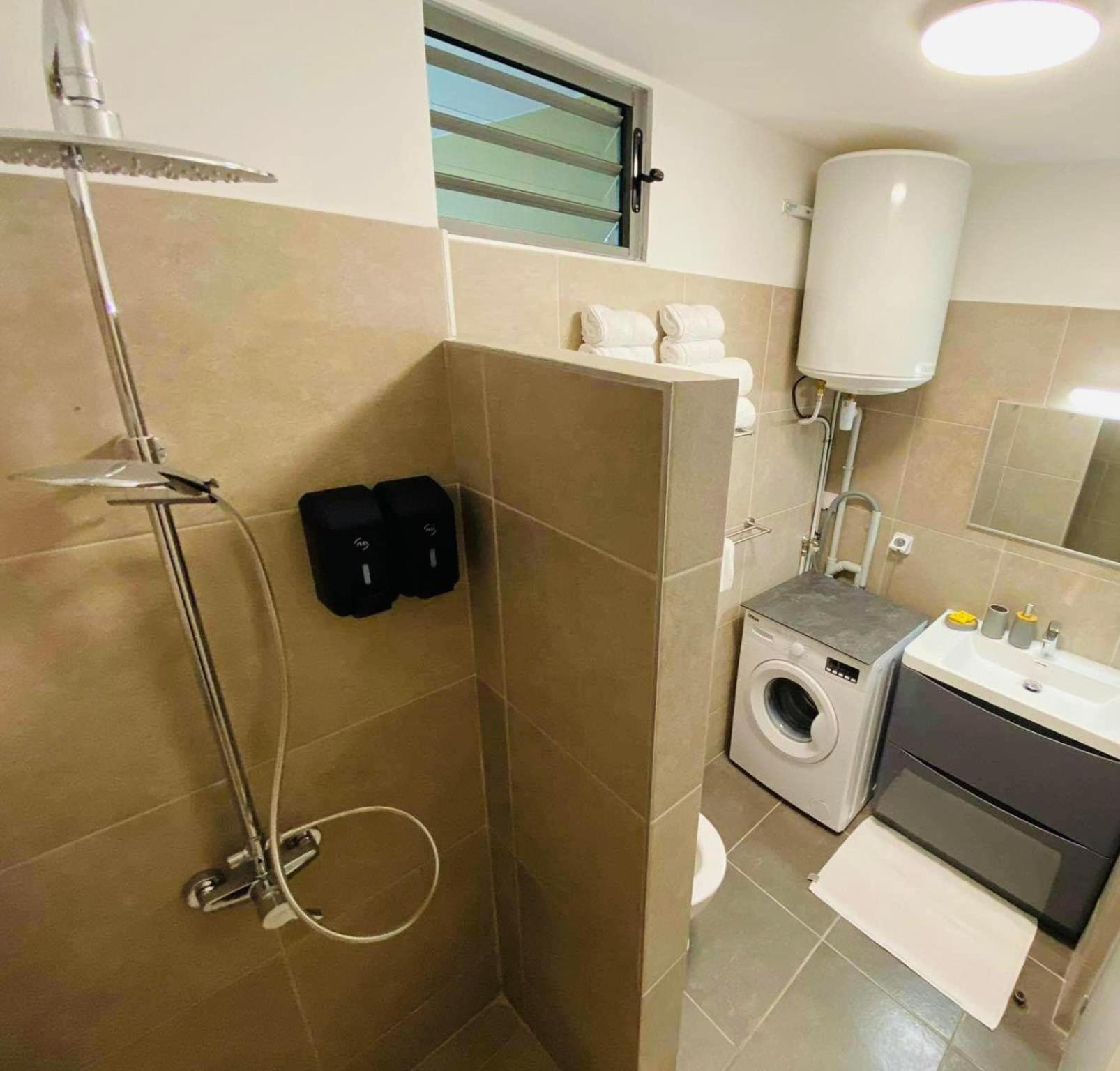 Tehautahi Cozy Lodge 2 パペーテ エクステリア 写真