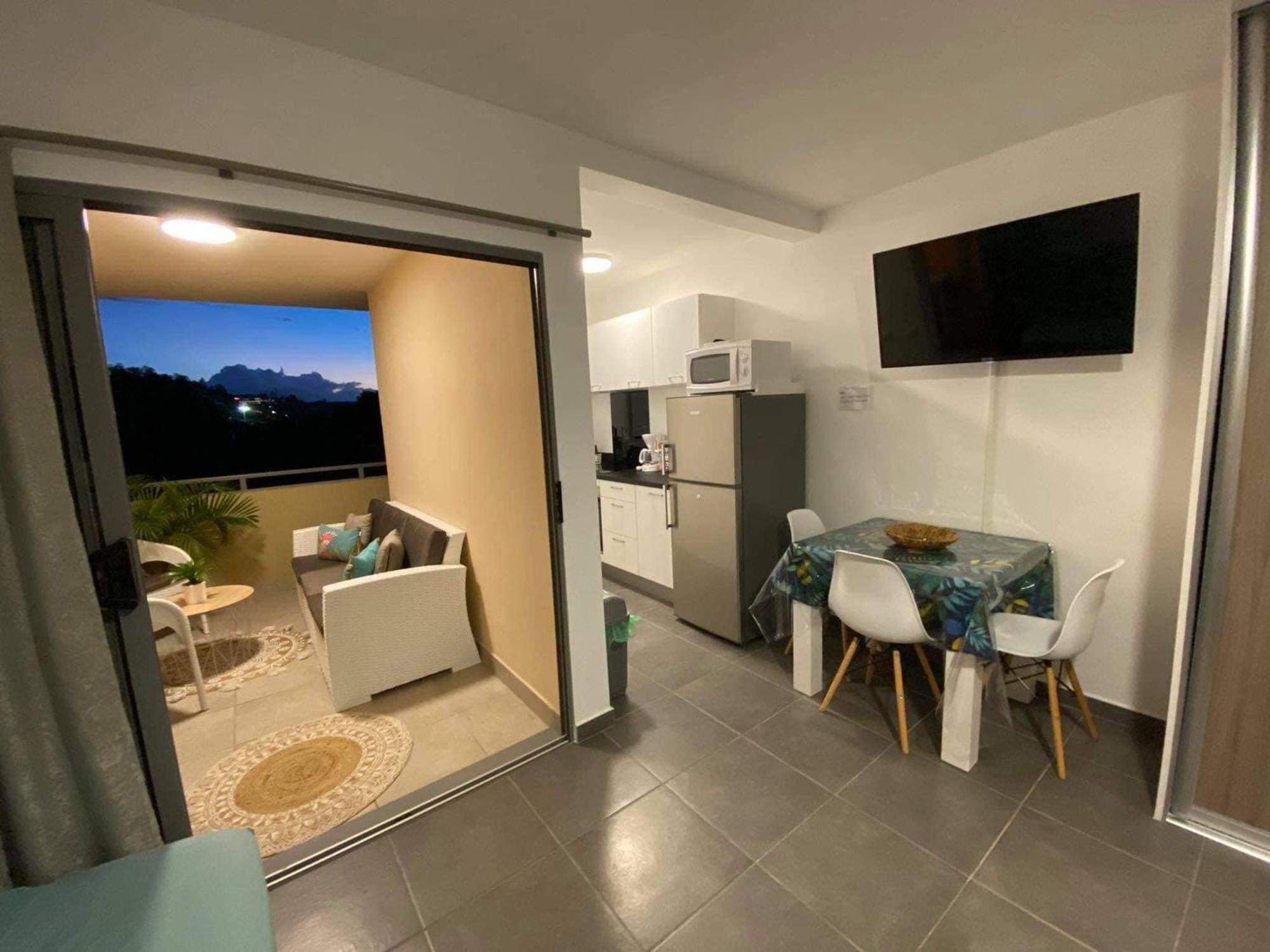 Tehautahi Cozy Lodge 2 パペーテ エクステリア 写真